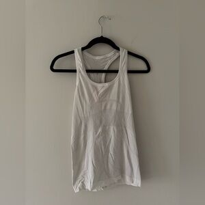 White lululemon swiftly tech tank
Perfect condition
worn few times
Size 4